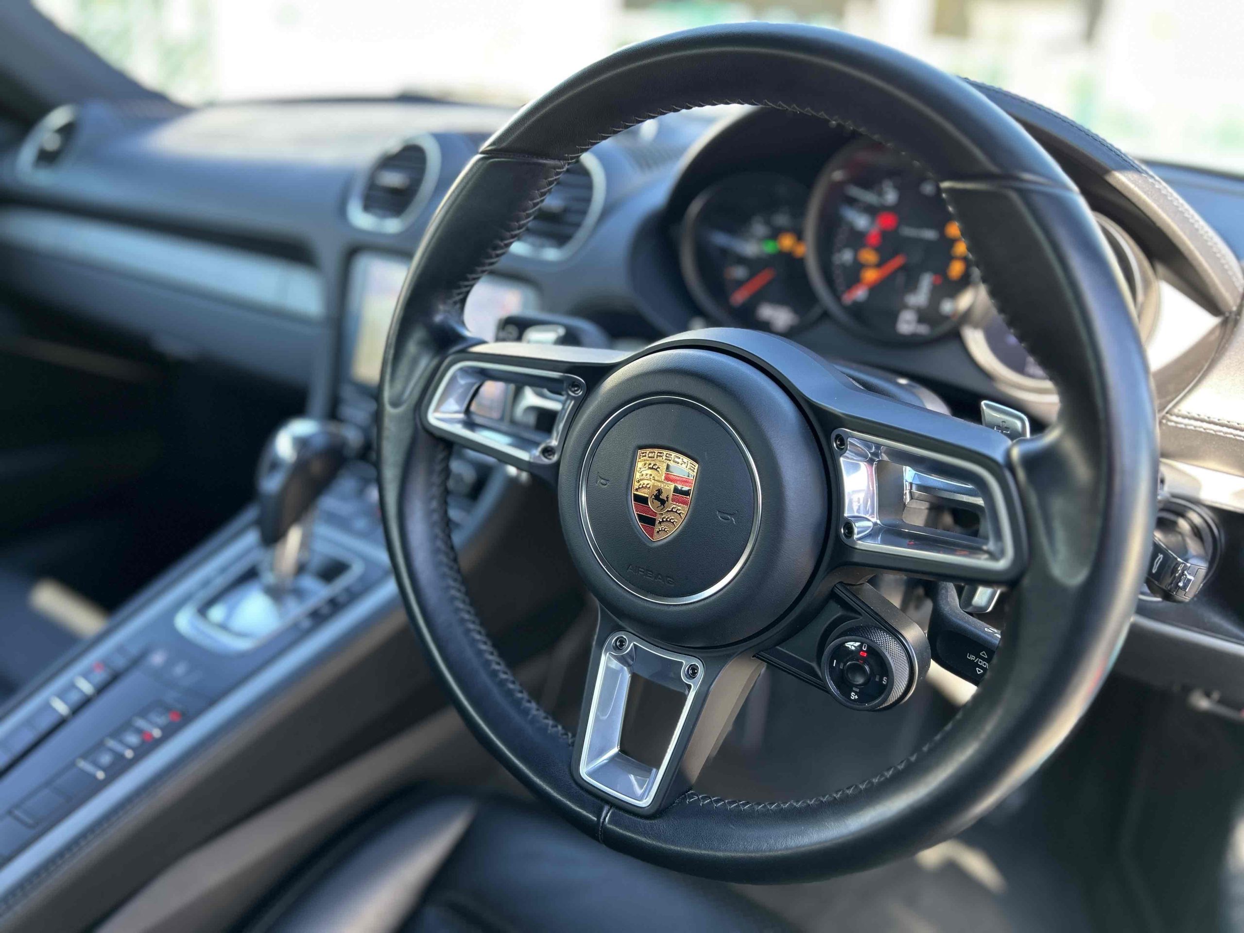 ポルシェ718ケイマン（Type982）PDK<br>オールレザーインテリア<br>スポーツクロノパッケージ<br>スポーツエグゾーストシステム