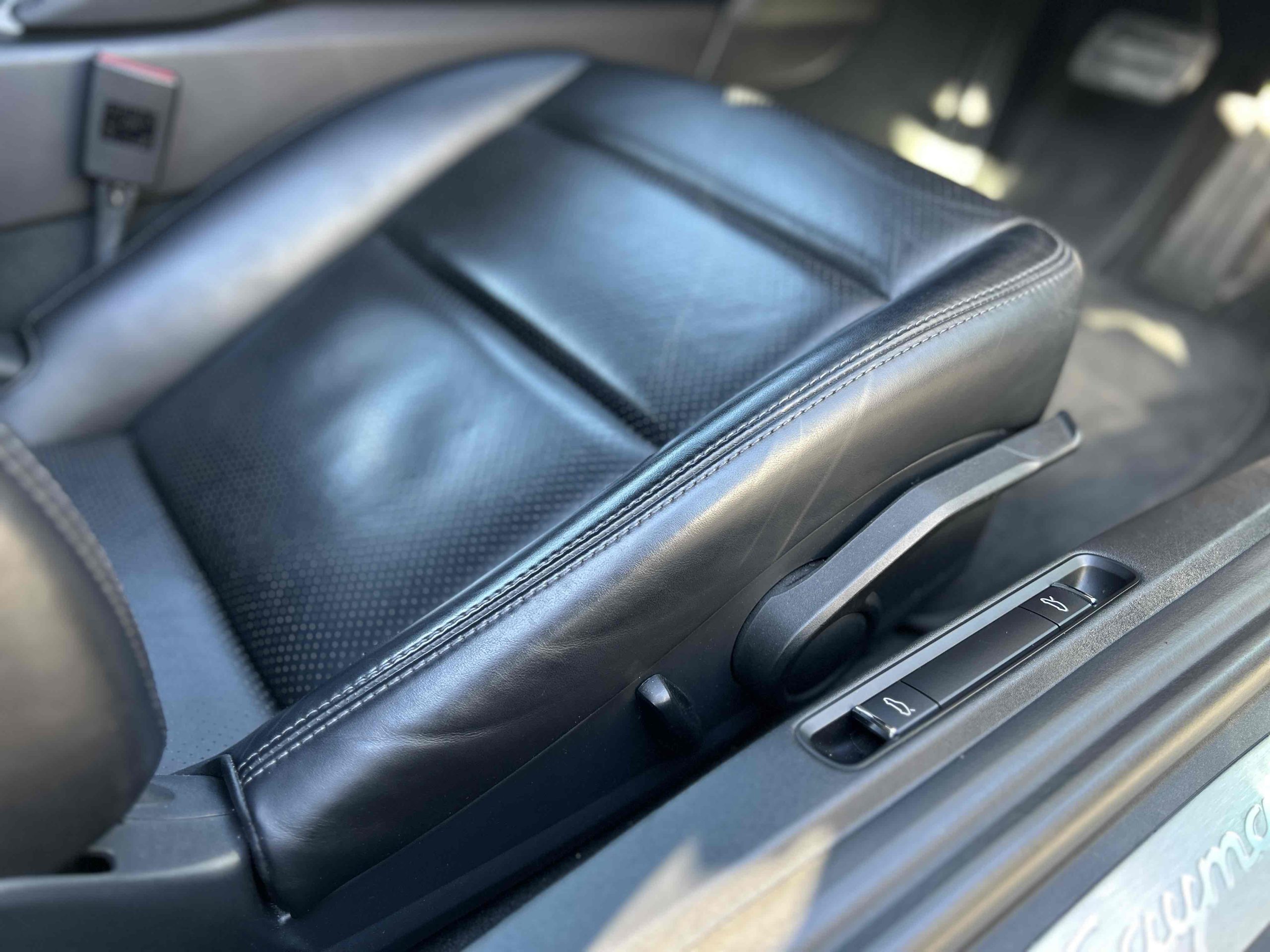 ポルシェ718ケイマン（Type982）PDK<br>オールレザーインテリア<br>スポーツクロノパッケージ<br>スポーツエグゾーストシステム